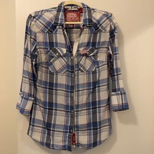 Superdry 3/4 sleeve cotton shirt. Very flattering on.